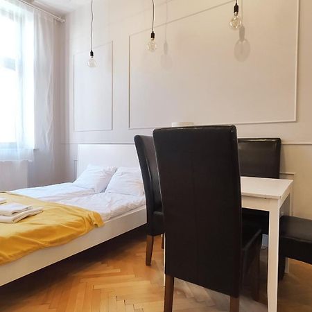 Florianska 10 C-D By Homeprime Cracovia Exterior foto